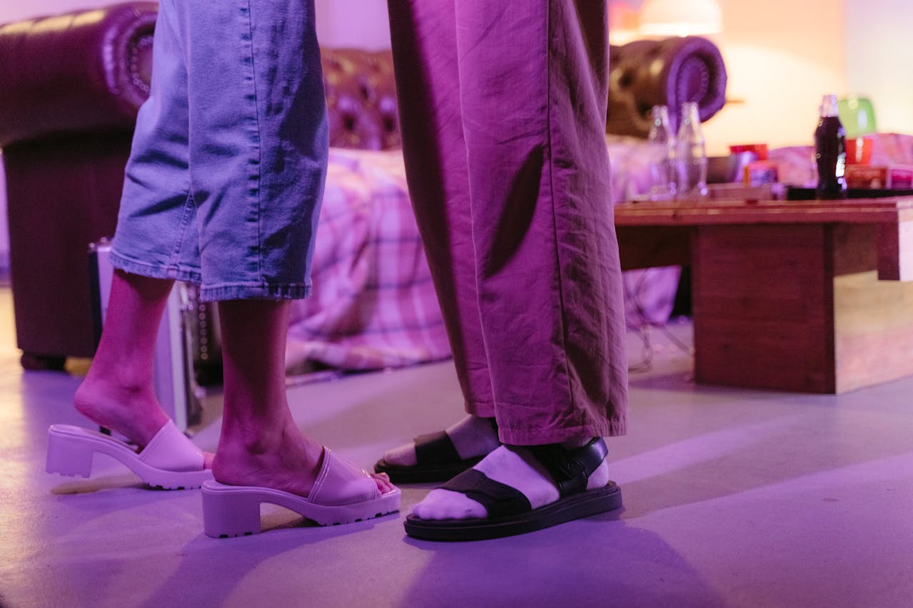 Warme voeten en een behaaglijke sfeer met elektrische vloerverwarming in de woonkamer